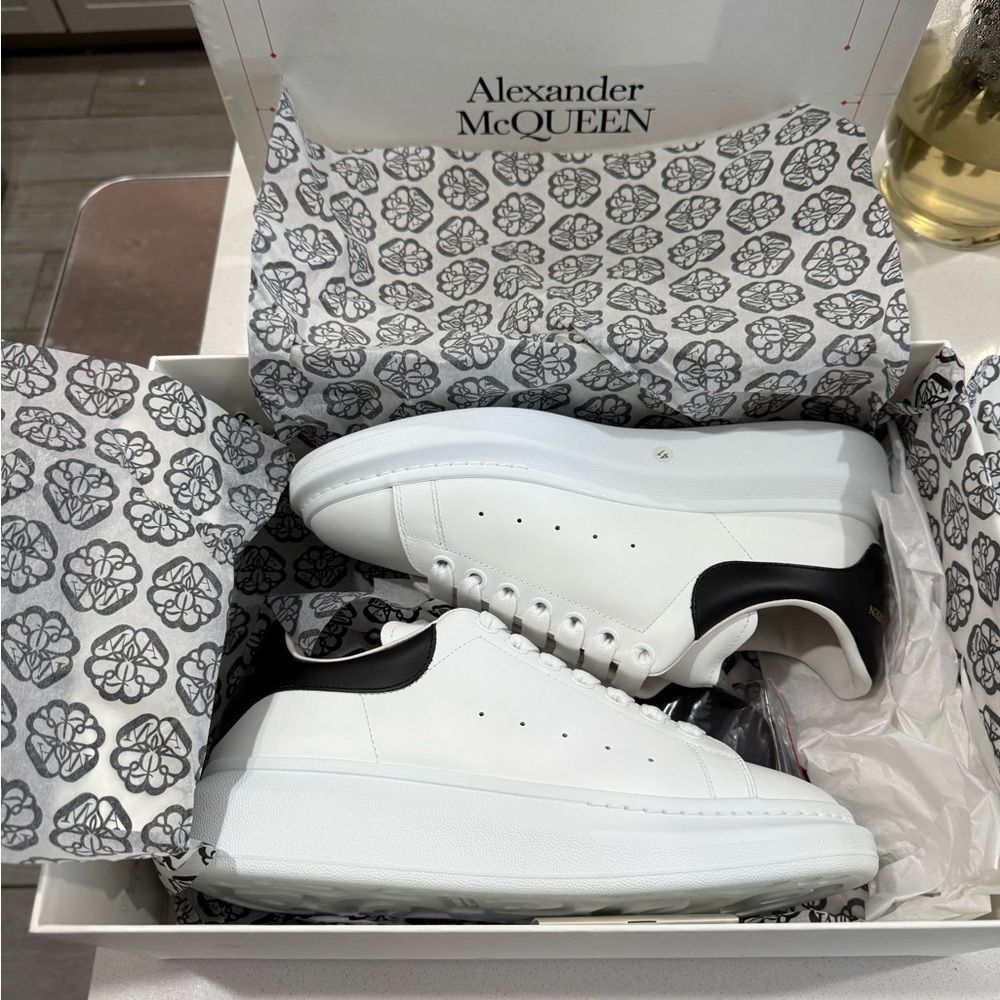 MENS Alexander McQueen White/Black Sneakers